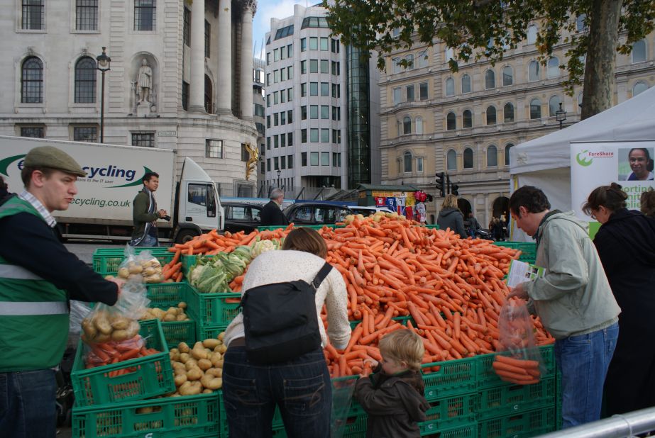 Members of the public were asked to work at the "wonky veg stall" where they helped sort and bag surplus vegetables for delivery to charity partners in London. 