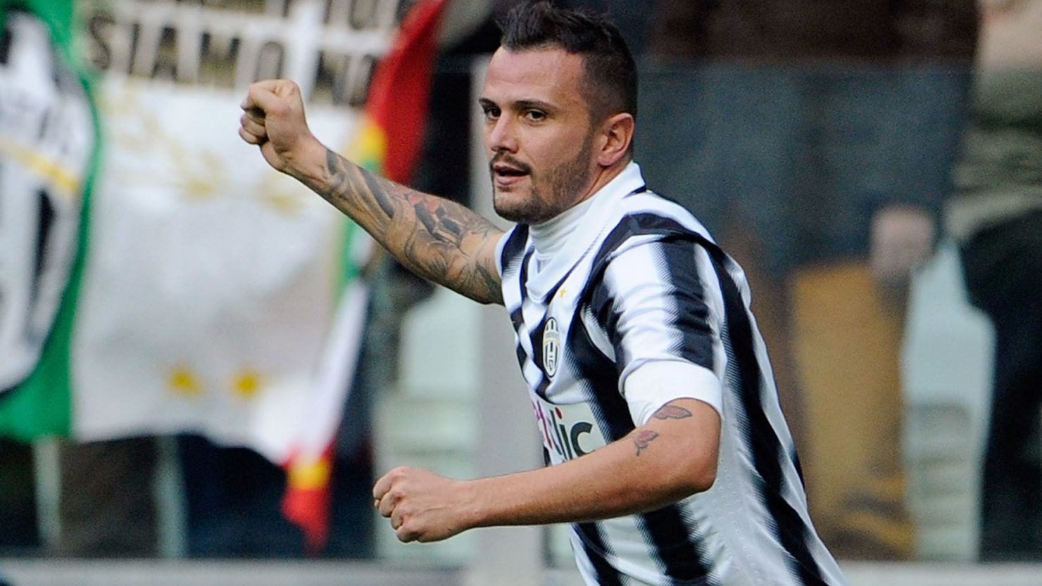 Simone Pepe opened the scoring for Juventus as they cruised back to the top of the Serie A table.