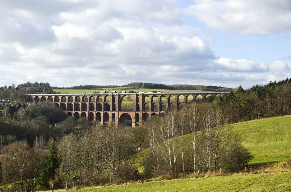 Budget Travel shares their photos of record-breaking bridges. See more photos on <a href="http://www.budgettravel.com/slideshow/photos-10-record-breaking-bridges,7858/?src=inset" target="_blank" target="_blank">BudgetTravel.com</a>