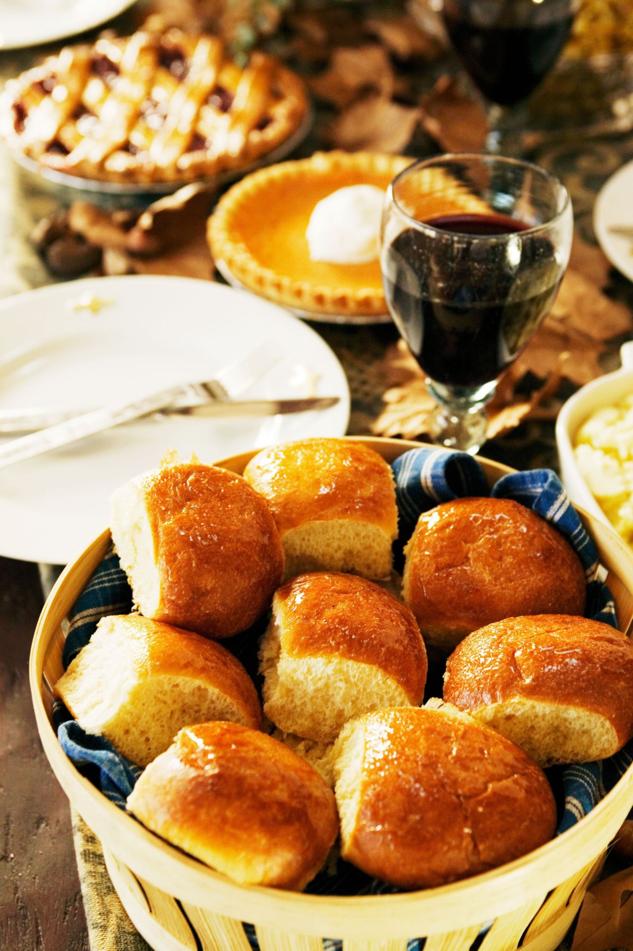 A hot, buttery dinner roll may be tempting -- and let's be honest, you'll want more than one -- but fight the temptation and escape from hundreds of calories. Choose your carbs carefully by looking for whole grains; many premade rolls are highly processed, which should only make your decision to say "No thanks" easier.
