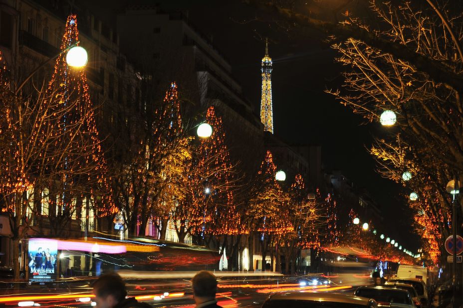Paris luxury homes averaged £2,900 ($4,384) per square feet. 