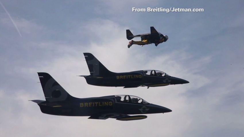 pkg moos jetman flies with jets_00001326
