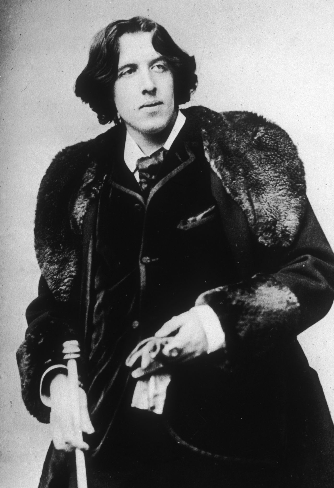 Irish-born author Oscar Wilde was buried in a pauper's grave when he died, bankrupt, in Paris in 1900. His body was later moved to Pere Lachaise, and his tomb marked with a memorial by sculptor Jacob Epstein.