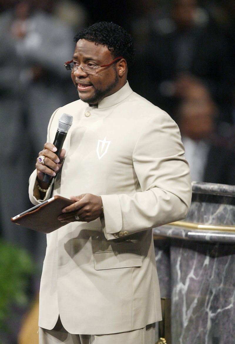 Bishop Eddie Long apologizes to Jewish group after Torah Bishop Eddie Long apologizes to Jewish group after Torah