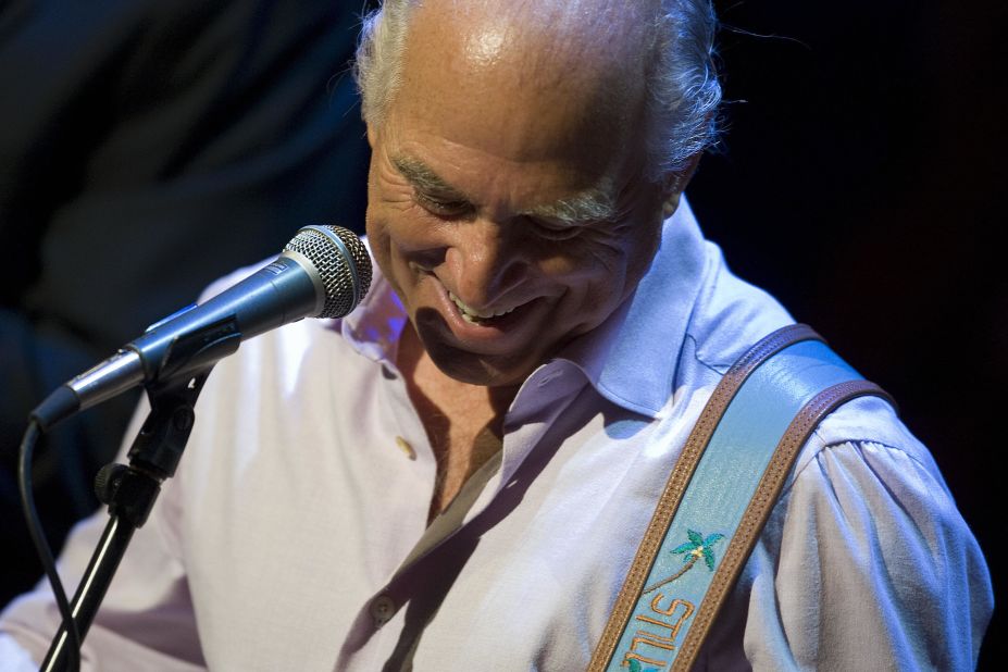 Singer songwriter Jimmy Buffett has fun with his tune "Mermaid in the Night."