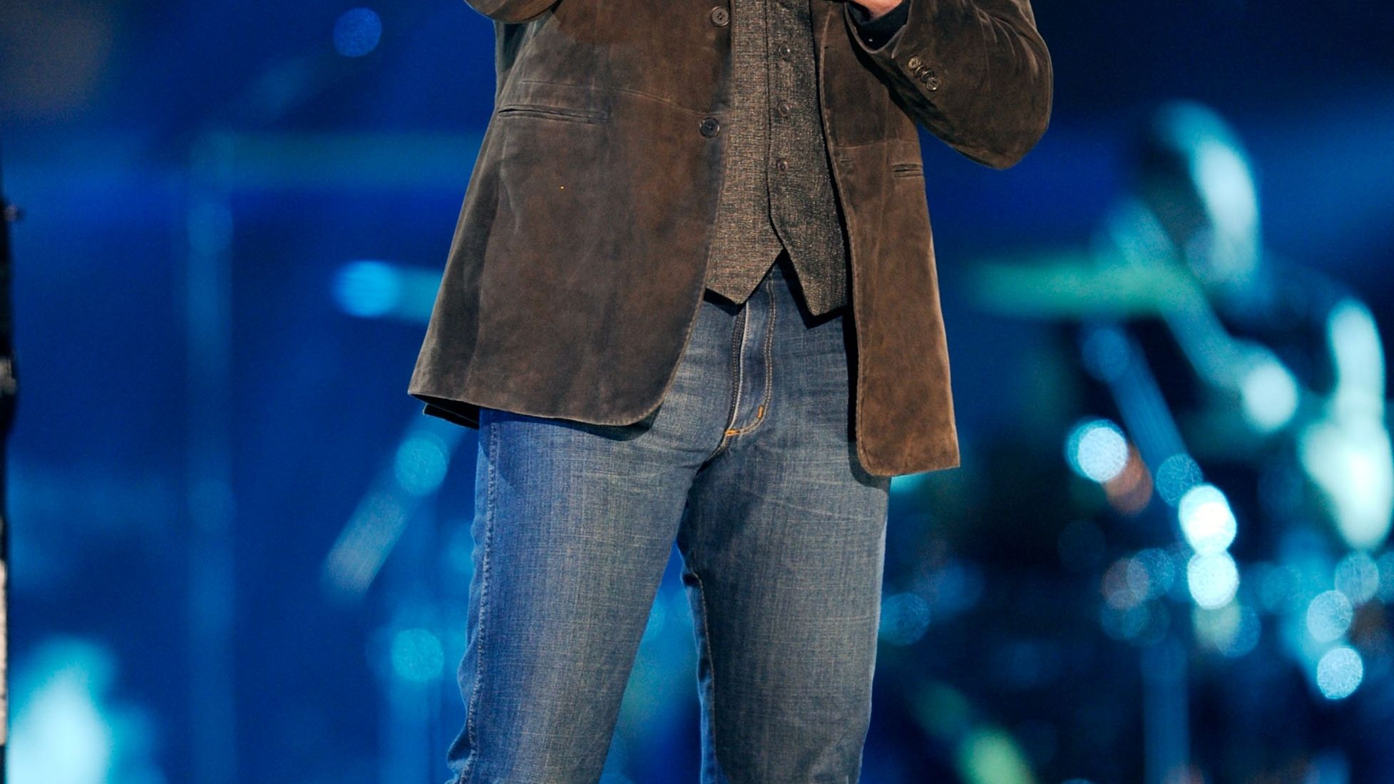"I love you, Dad, and I dedicate this to you, man," Blake Shelton said at the 2011 American Country Awards.