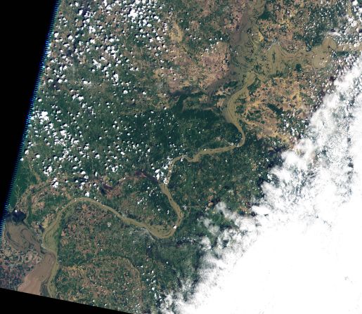 The<a href="index.php?page=&url=http%3A%2F%2Fedition.cnn.com%2F2011%2FUS%2F05%2F21%2Fflooding%2Findex.html"> flooded outline</a> of the Mississippi River can be seen meandering into the left edge of this NASA image, with the Ohio River snaking north and east. Parts of the Mississippi experienced its worst floods since 1933 according to the WMO.   