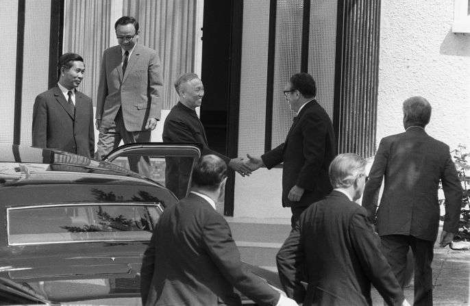 Former U.S. Secretary of State Henry Kissinger and Vietnamese revolutionary Le Duc Tho were given the award for helping establish a cease-fire in Vietnam.