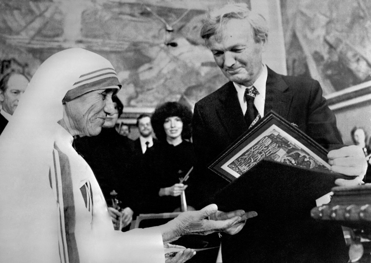 Mother Teresa was presented with the award for her humanitarian work.