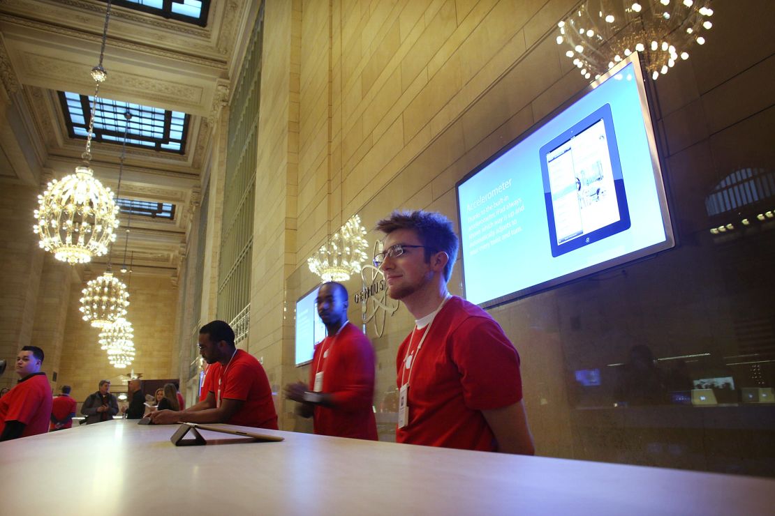 New York City's newest Apple Store maintains Grand Central's historic architectural design, with an Apple twist.
