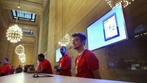 New York City's newest Apple Store maintains Grand Central's historic architectural design, with an Apple twist.