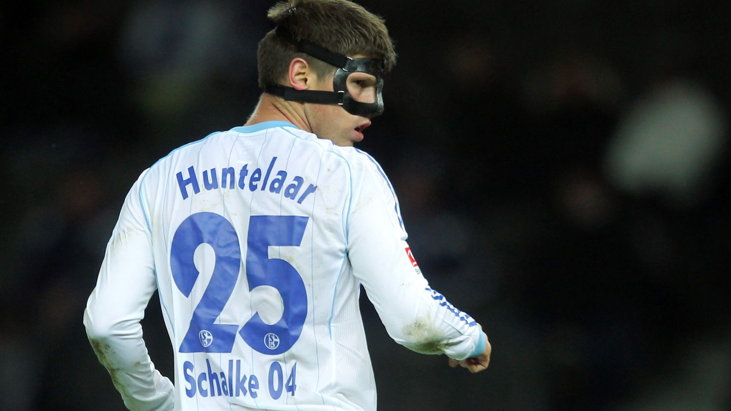 Schalke's Dutch striker Klaas-Jan Huntelaar wears a protective mask after breaking his nose last month.