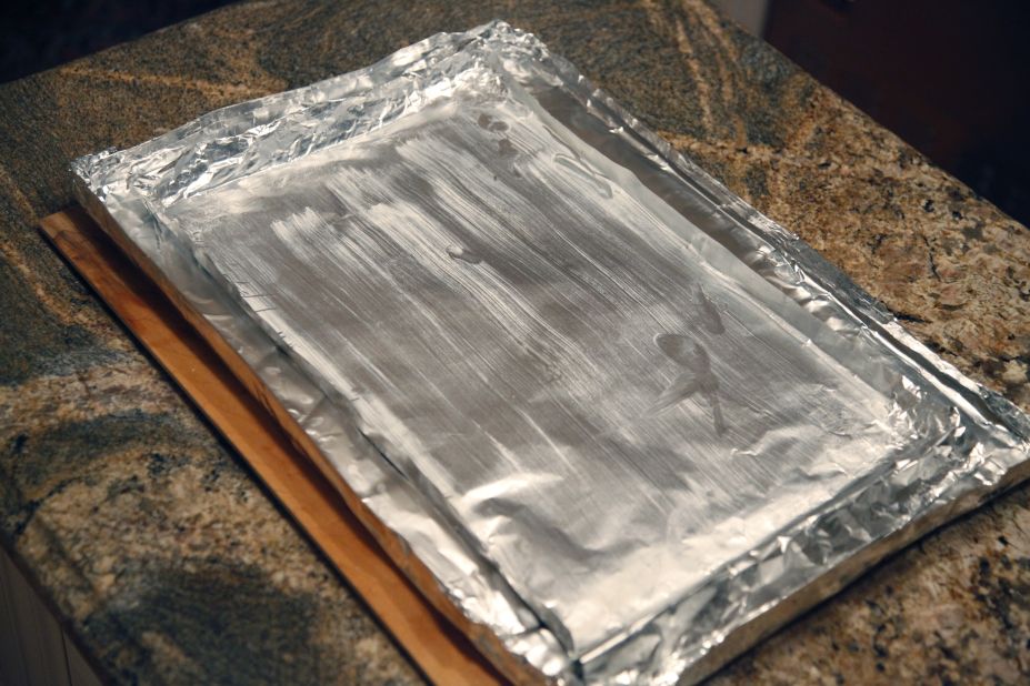 Why Using The Shiny Side Of Tin Foil Doesn't Actually Matter