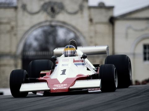 South African driver Desire Wilson failed to qualify for the 1980 British Grand Prix while competing for Brands Hatch Racing. She did take part in the 1981 South African Grand Prix, but the race was later stricken from F1 records for political reasons.