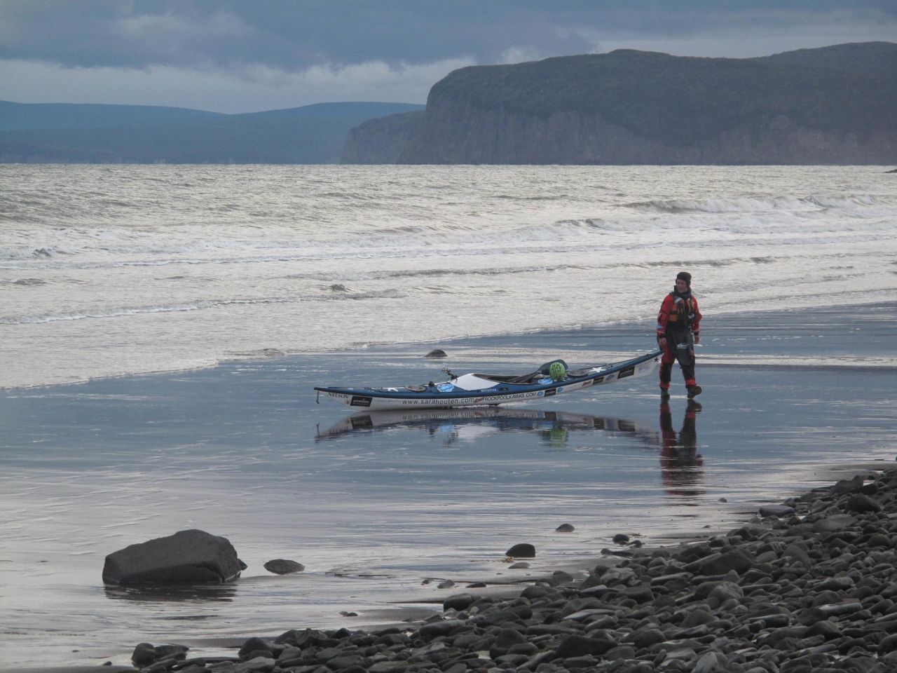 Outen about to launch her kayak to go up the coast from De-Kastri then over to the island of Sakhalin in Russia.