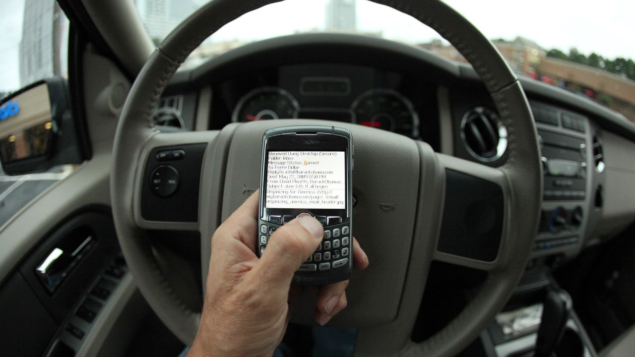 Texting on a cell phone and driving might be banned nationwide.