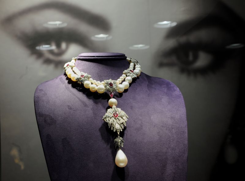 Elizabeth taylor outlet cartier