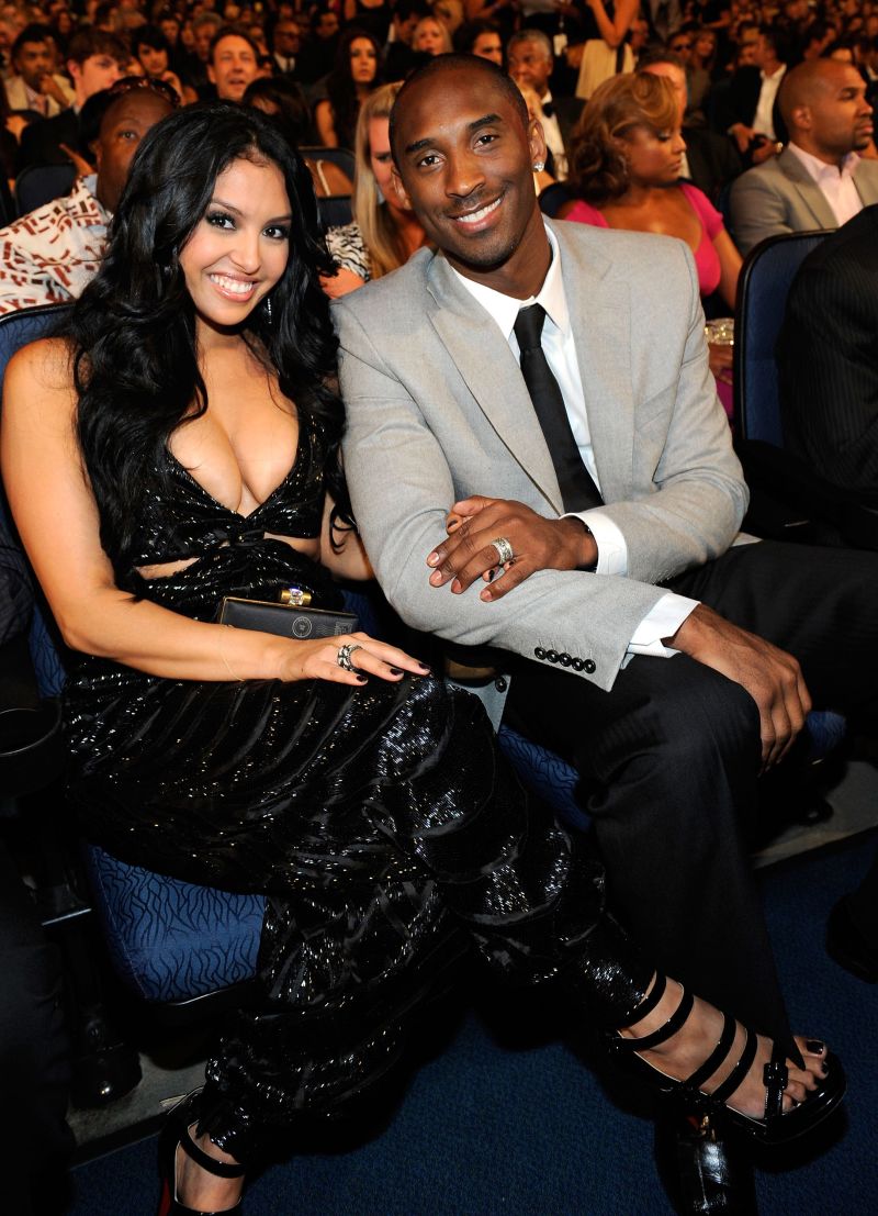 Kobe Bryant, wife say they are calling off divorce