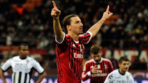 Zlatan Ibrahimovic celebrates scoring Milan's second goal against Siena at Stadio Giuseppe Meazza.
