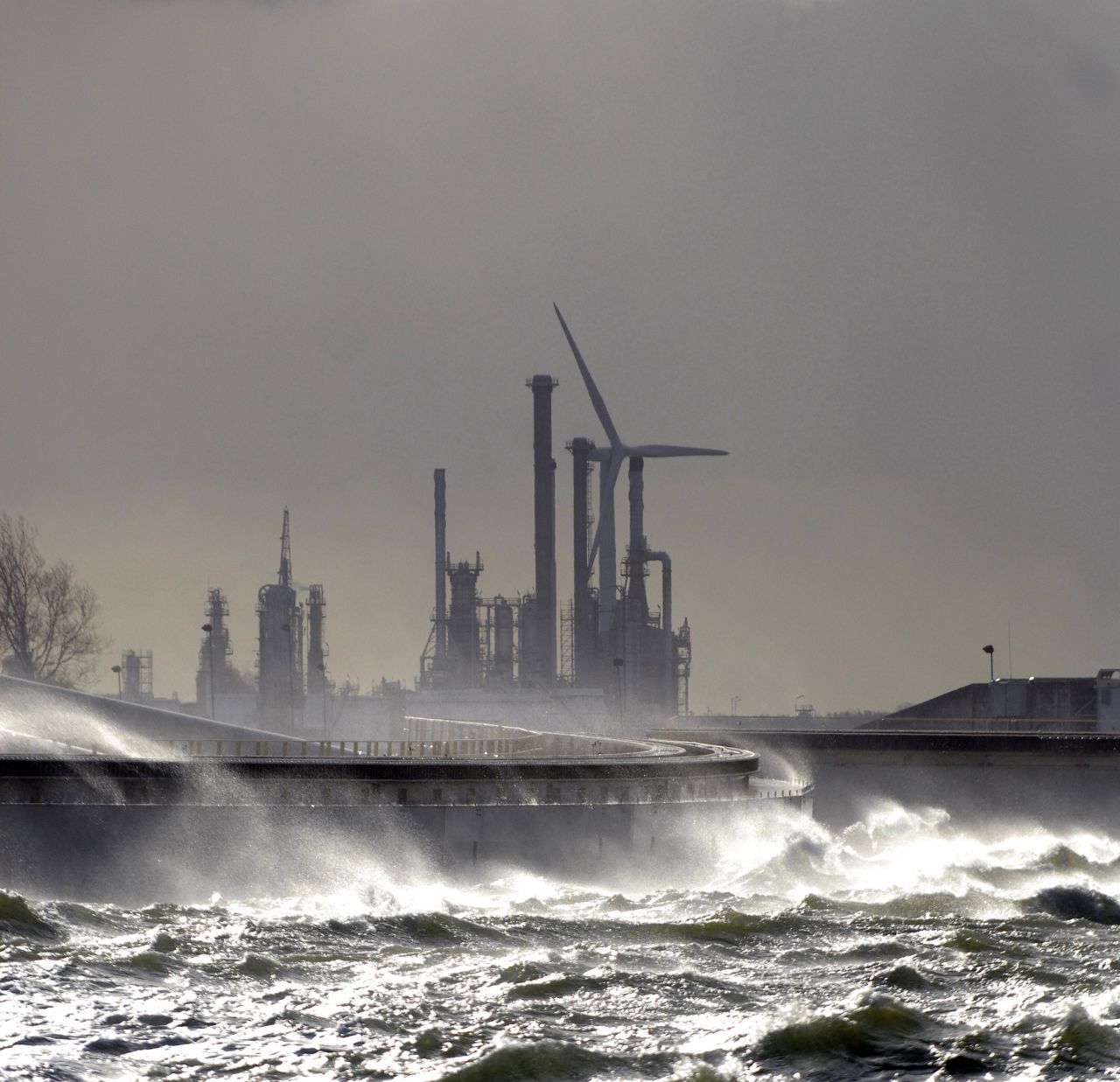 In 2007 the giant Maeslant surge barrier that guards the entrance to the largest port in Europe, Rotterdam closed for the first time since its construction in the 1990s.  According to Jan Corfee-Morlot, other coastal cities such as New York and Miami will soon require similar defences. 