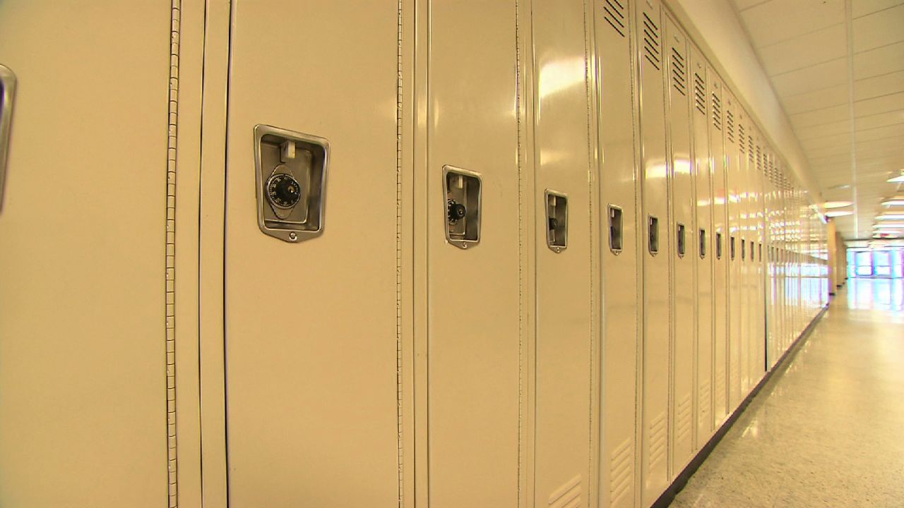 Check for dust -- a potential asthma trigger -- under lockers, in room corners and on top of bulletin boards. In a New York Health Department survey, 99% of elementary schools reported dust or reservoirs of dust in classrooms. Any signs of insects or rodents are also a red flag for unhealthy air.