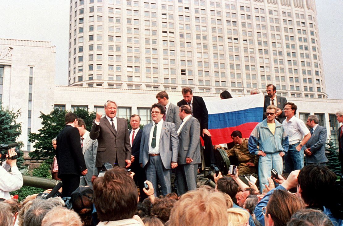 August 1991: As unrest continues in the republics, hardline coup plotters seize Gorbachev and position tanks outside parliament. Yeltsin rallies demonstrators against the plot.