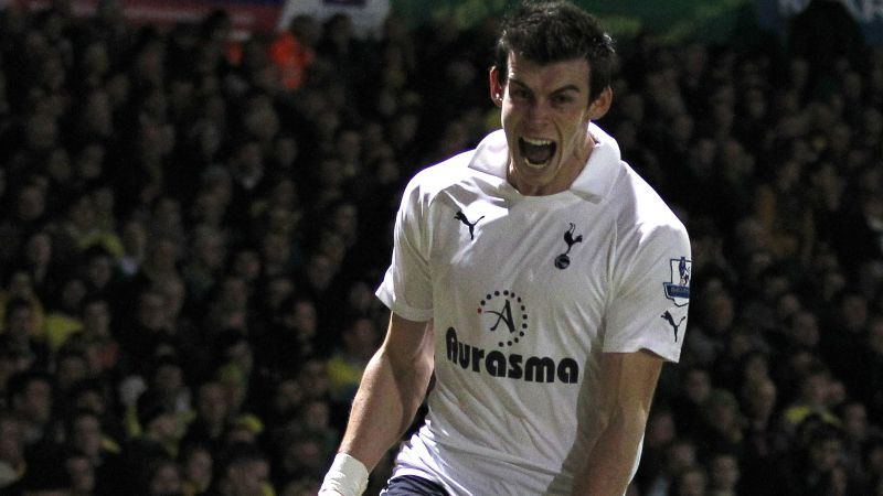 Gareth Bale's double helps Tottenham to sparkling victory over QPR, Premier League 2011-12