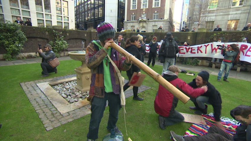 mclaughlin.uk.occupy.london_00021228