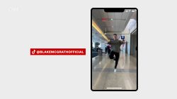 111908_AirportDancingTrend_501_thumb02.jpg