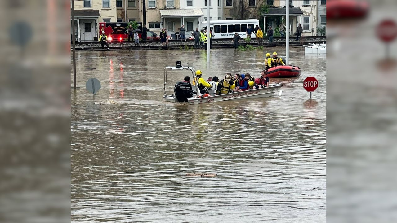 112207_Maryland_Flooding boat.jpg