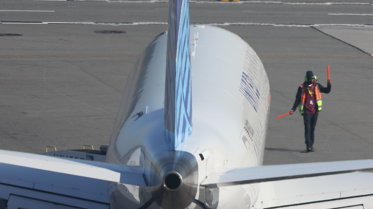112304_LaGuardia audio WIDE.00_00_22_05.Still001.png