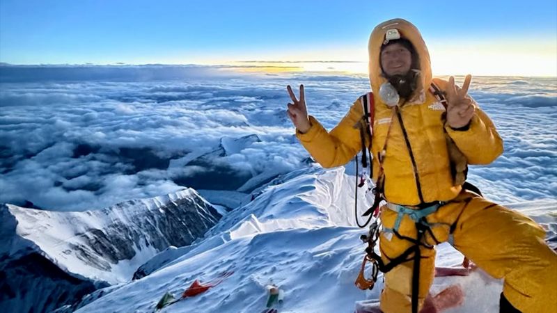 Mountaineers scaled Mt. Everest in less than a week with help from an anesthetic gas. Critics warn it’s dangerous