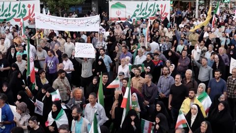 112745_Pleitgen Tehran demonstration TV.00_00_27_14.Still002.jpg