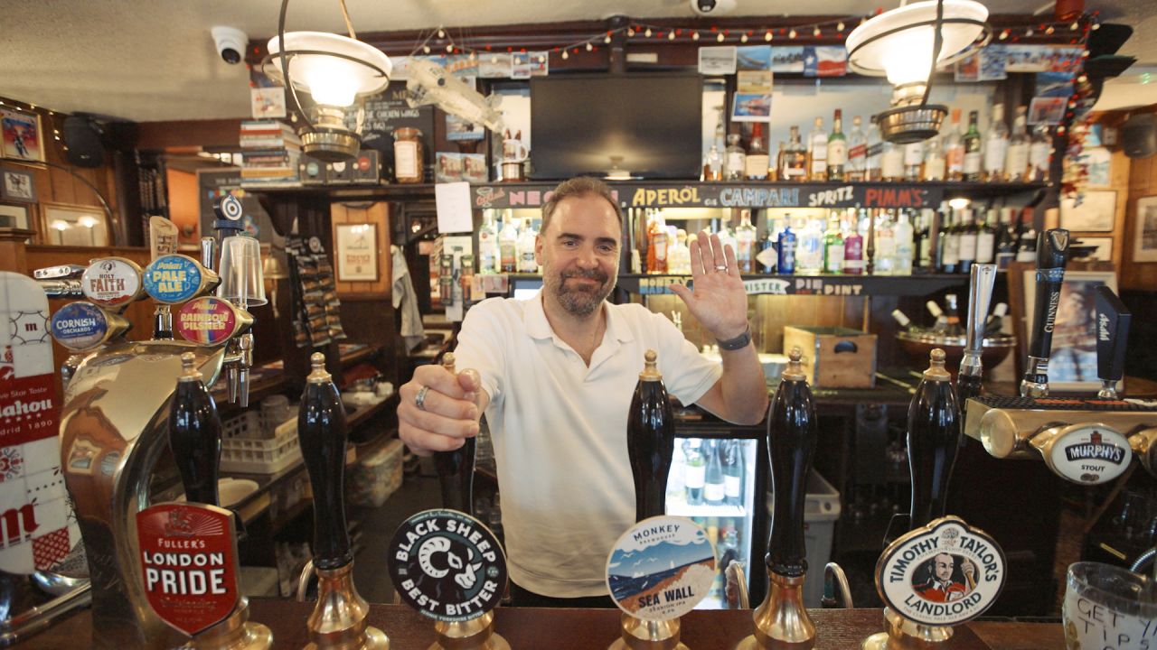 113295_BritishPubEtiquette CLEAN.00_01_20_20.Still007.jpg