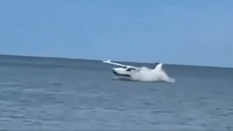 https://media.cnn.com/api/v1/images/stellar/prod/113733-plane-crash-rescue-nc-clean-thumbnail-vrtc0.jpg?c=16x9&q=w_800,c_fill