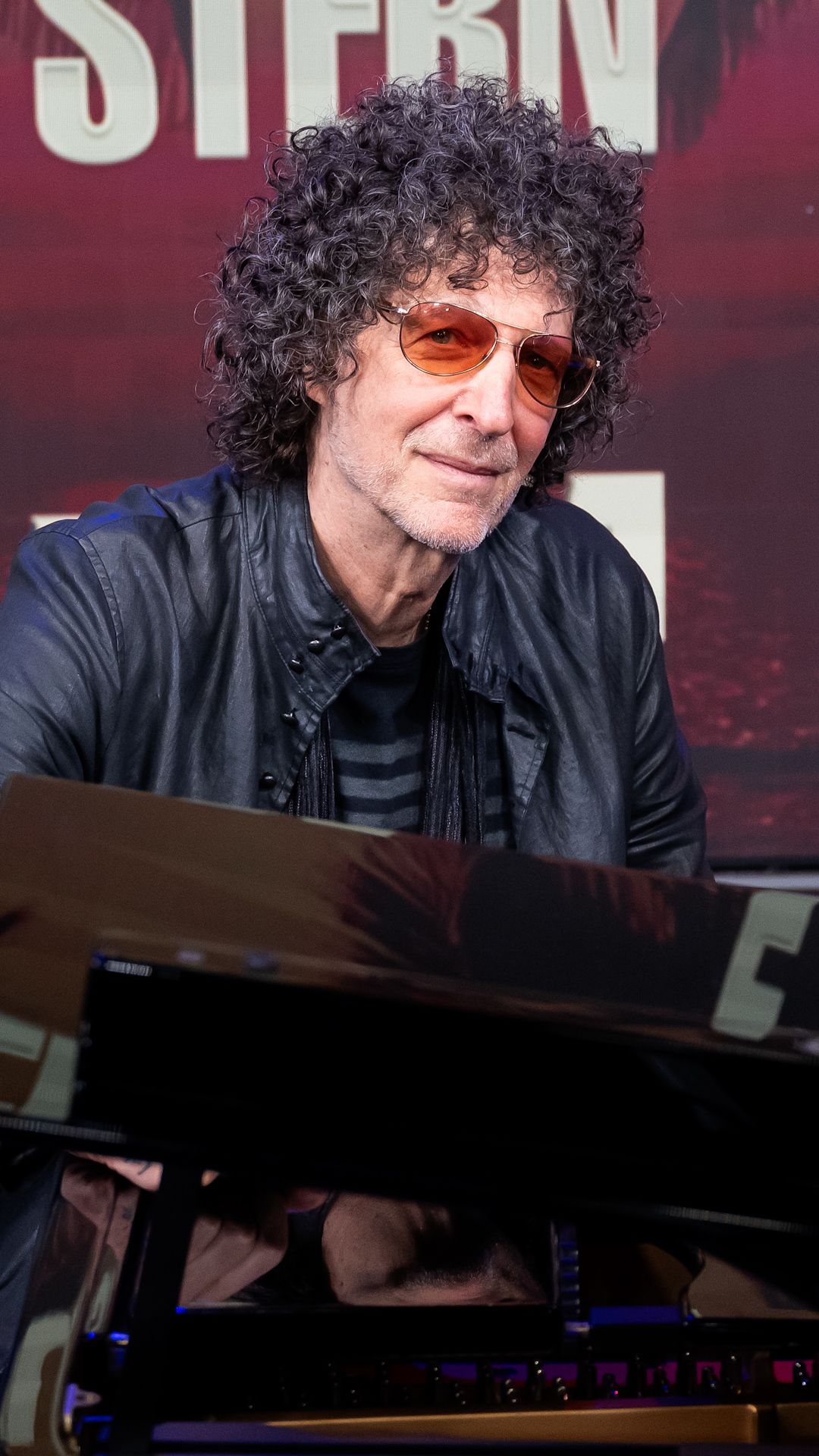 113861_HowardSternSiriusXMVertical clean.jpg