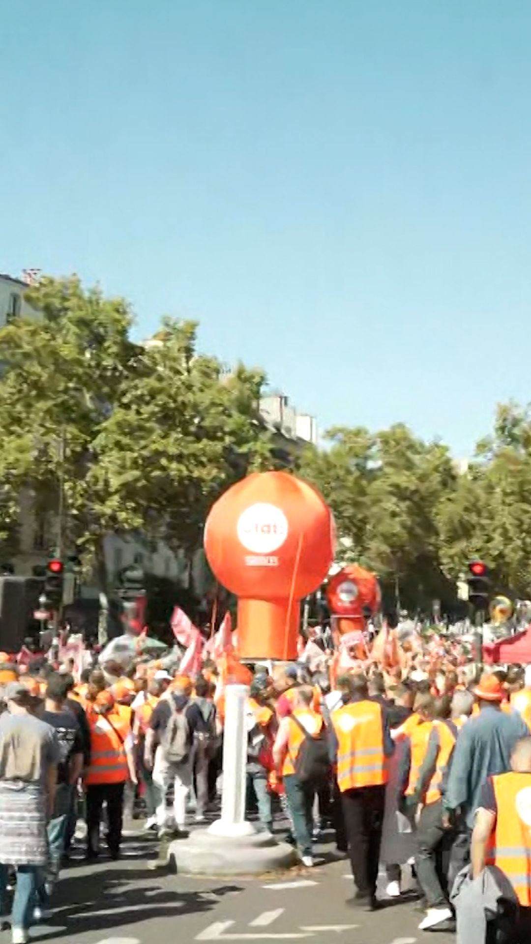 114046 france protests melissa bellthumbclean.jpg