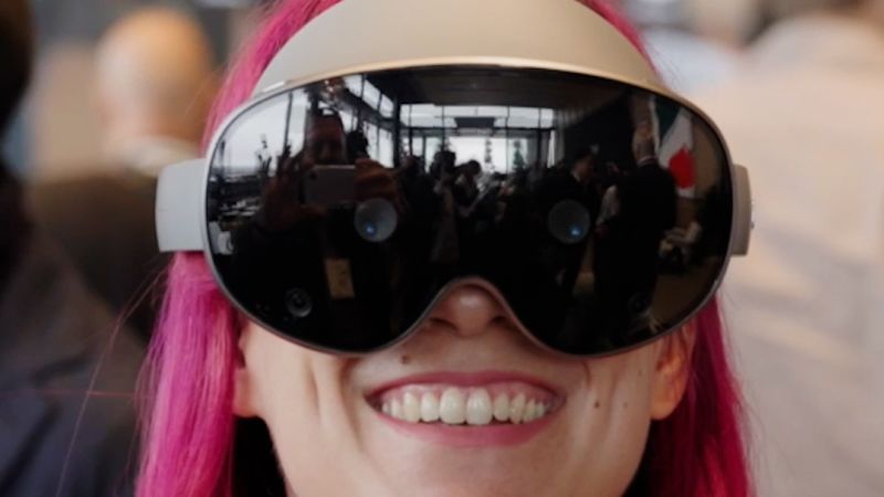 https://media.cnn.com/api/v1/images/stellar/prod/114541-samsungvrheadset-vrtc-thumbnail.jpg?c=16x9&q=w_800,c_fill