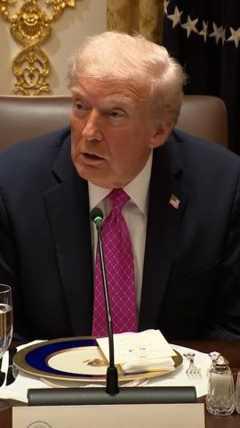 114610_TrumpMaduroSOT_Vertical_1.00_00_15_08.Still001.jpg
