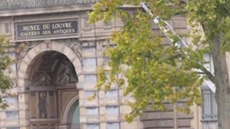 Louvre robbed of ‘priceless’ jewelry