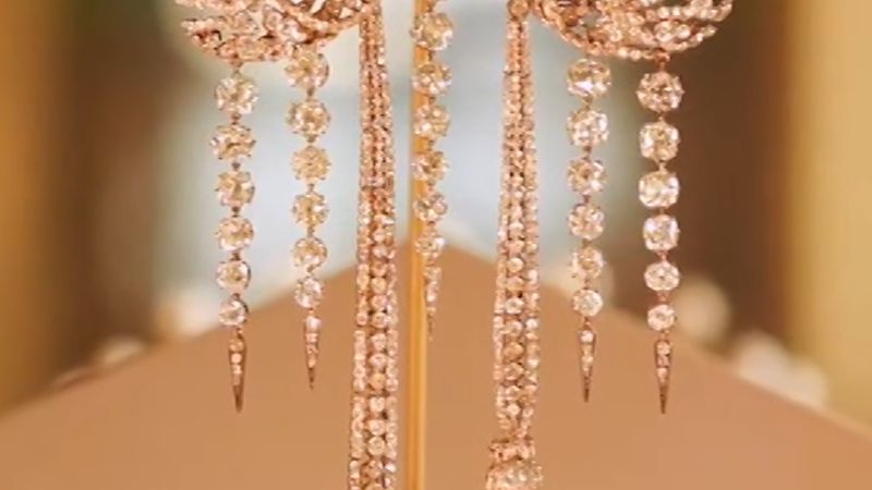 Watch: Expert weighs in on 7-minute raid on the Louvre