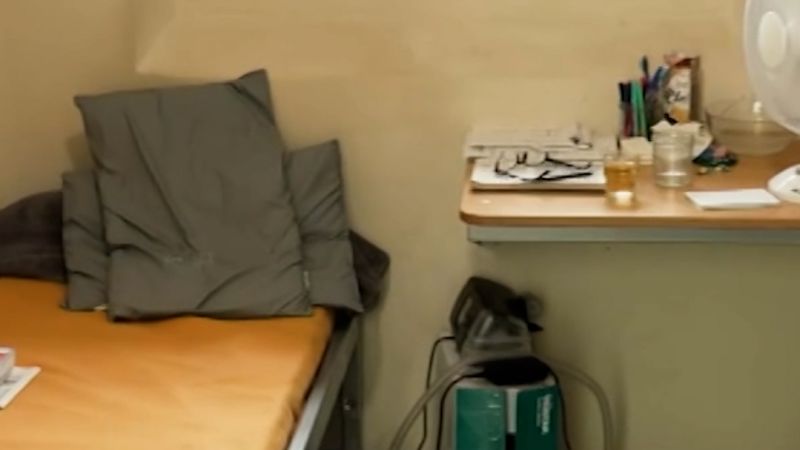 https://media.cnn.com/api/v1/images/stellar/prod/114657-thumb-inside-parisprisonhousingsarkozyclean.jpg?c=16x9&q=w_800,c_fill