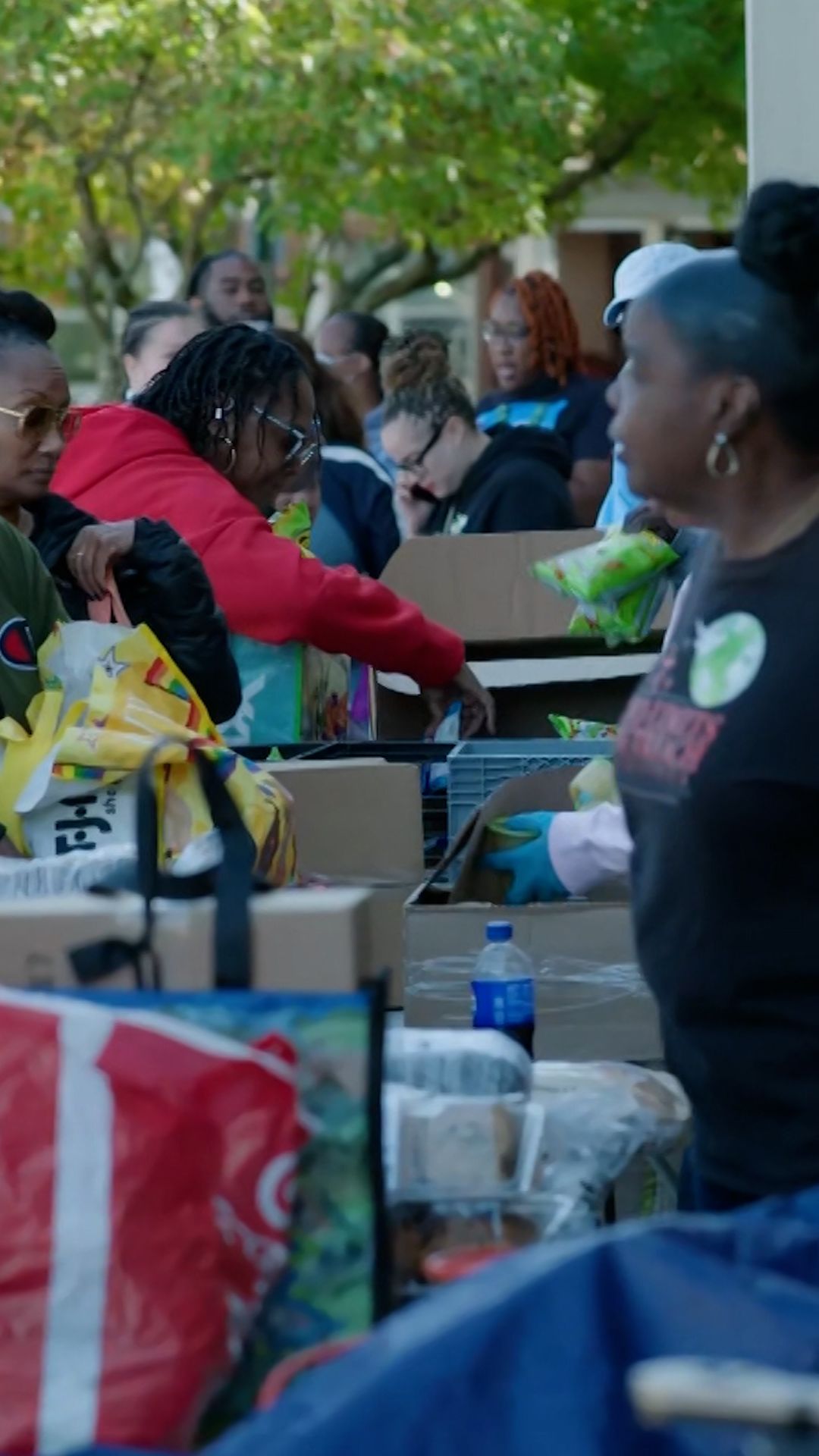 114676_FederalWorkers_FoodBank_Thumbnail_CLEAN0.jpg