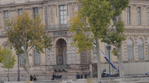 114769_LouvreArrest CLN.00_00_17_22.Still001.png