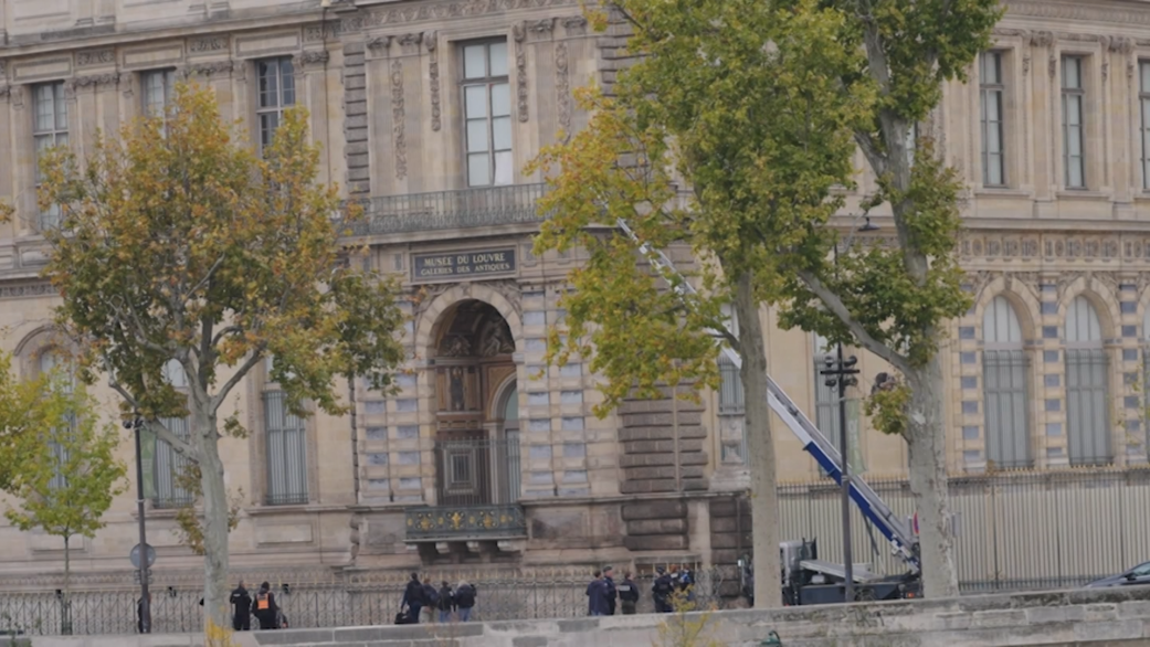 114769_LouvreArrest CLN.00_00_17_22.Still001.png