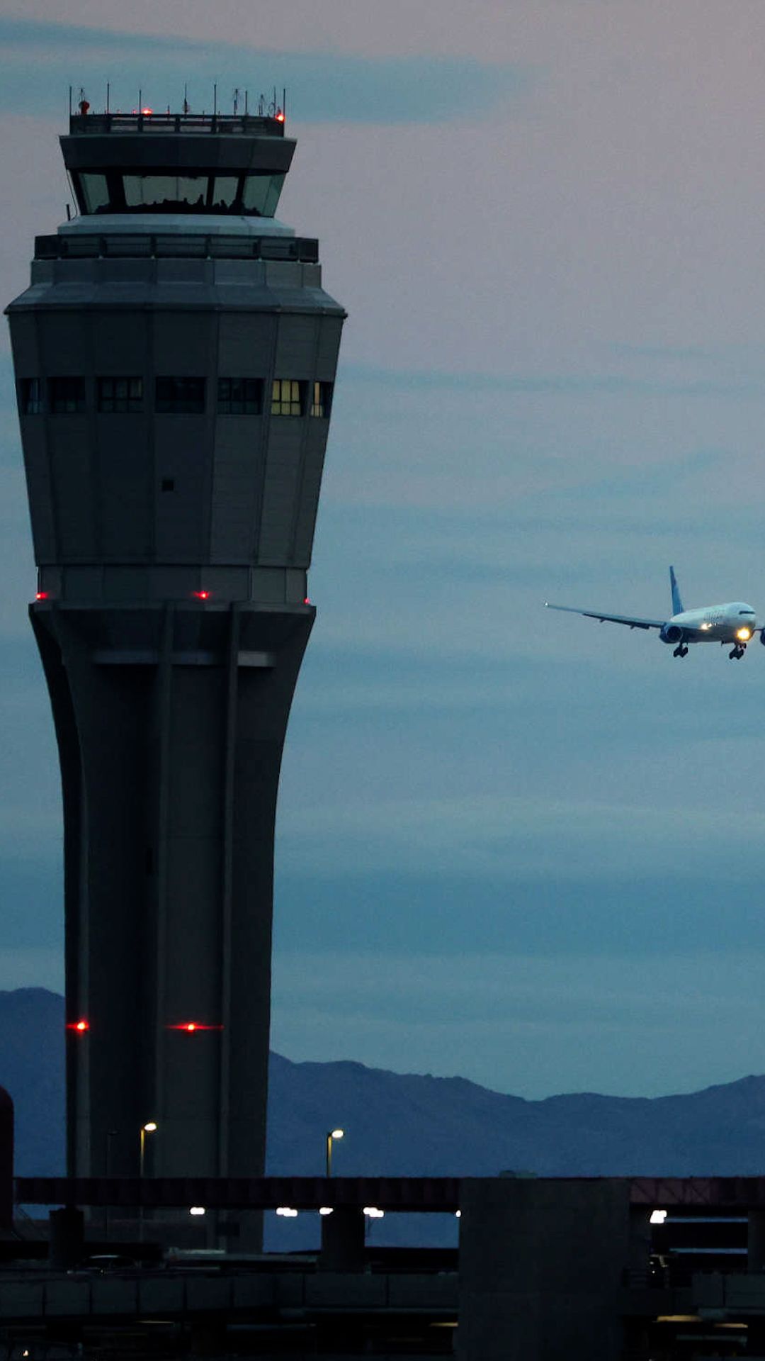 114812_Muntean_AirTrafficControllers_THUMB clean0.jpg