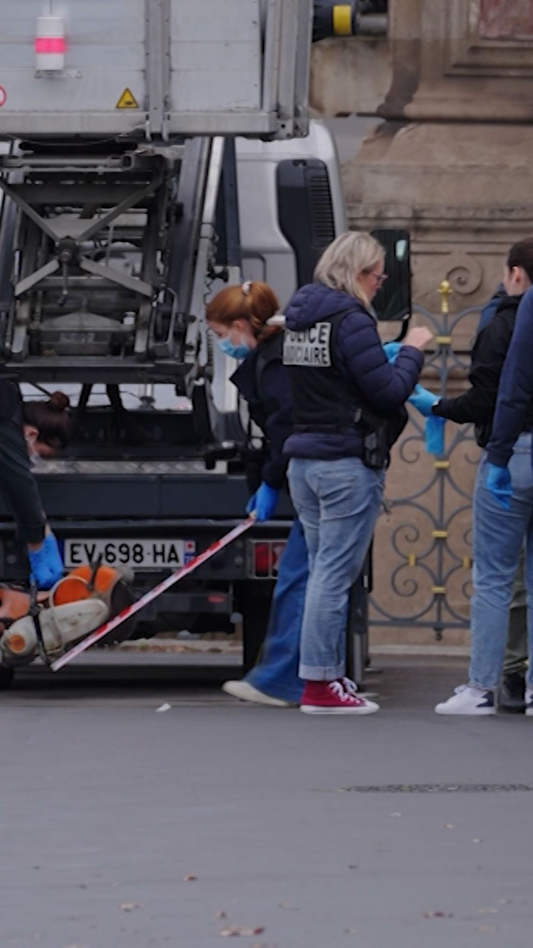 114860_Louvre Melissa Bell_vert.00_00_01_19.Still002.jpg