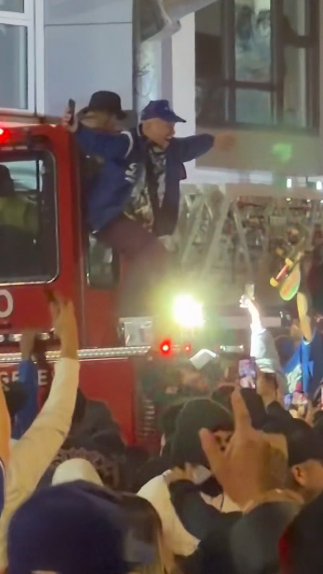 114932_DodgersCelebrations vrtc thumb cln.png