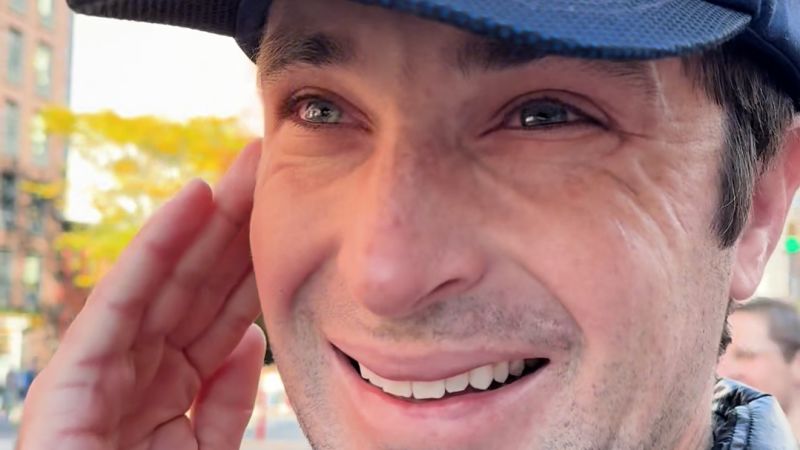 Video: Emotional fan meets marathon hero