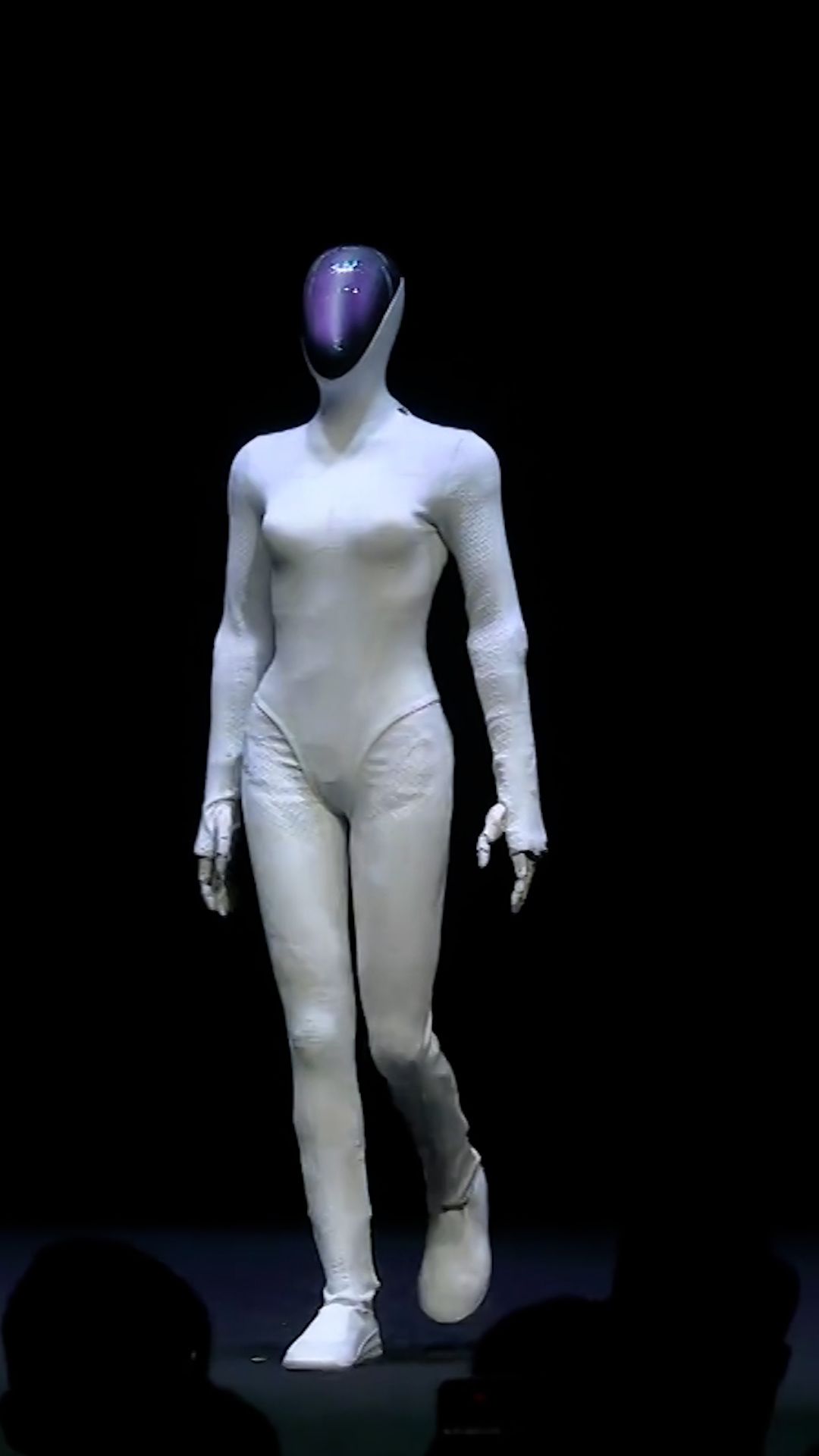 115039_XPENG_HUMANOID_ROBOT_IRON_CONTROVERSY vrtc 1.jpg